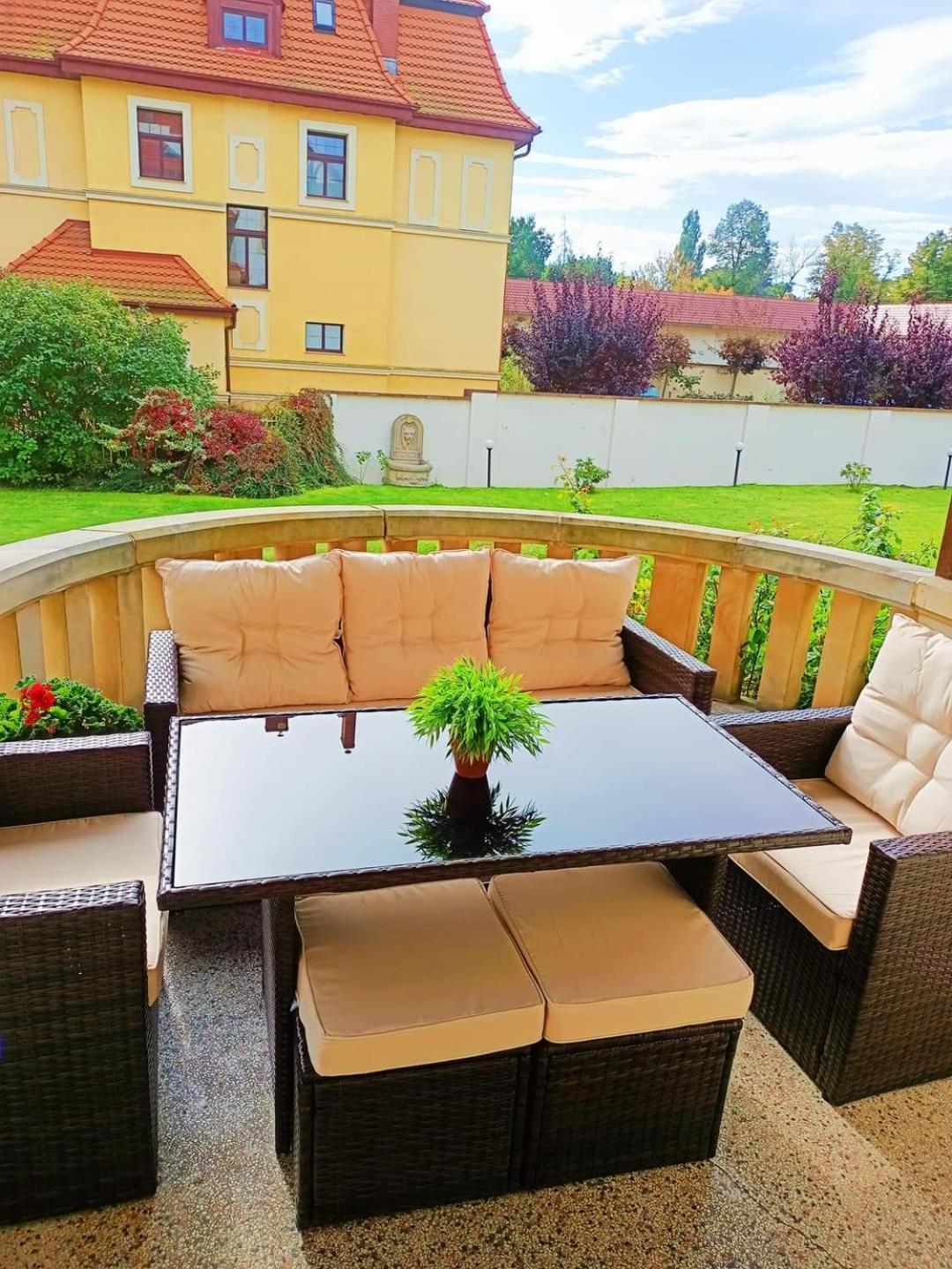 Hotel Palacyk Легница Екстериор снимка