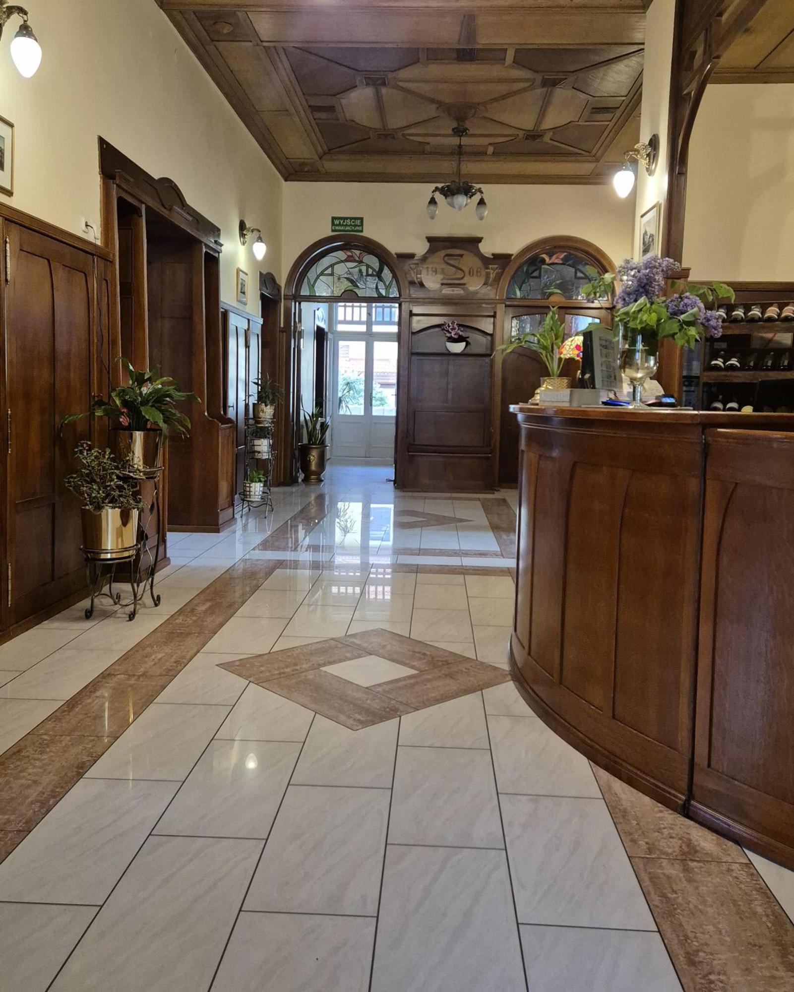 Hotel Palacyk Легница Екстериор снимка