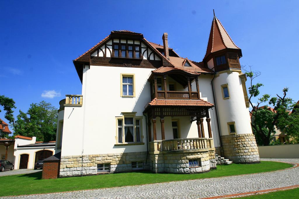 Hotel Palacyk Легница Екстериор снимка