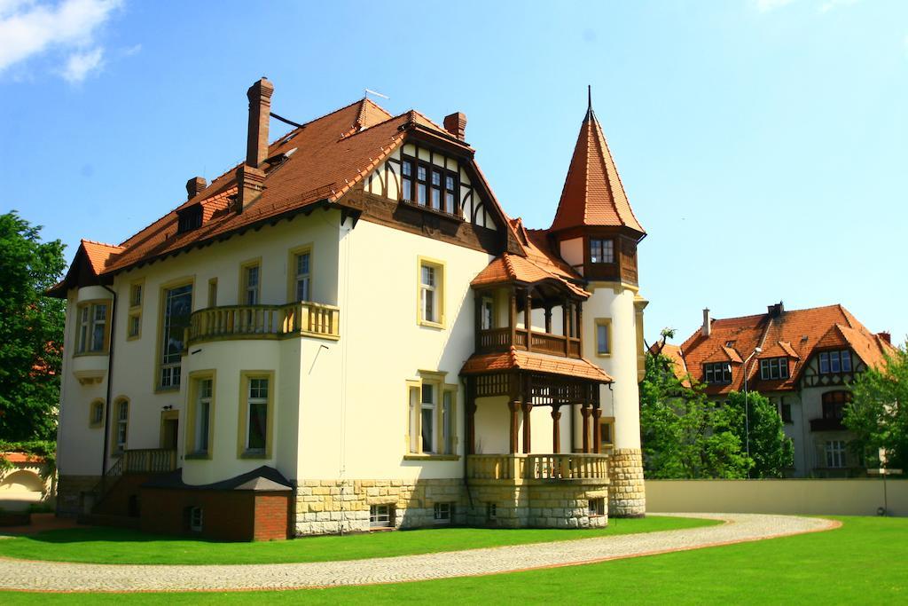 Hotel Palacyk Легница Екстериор снимка