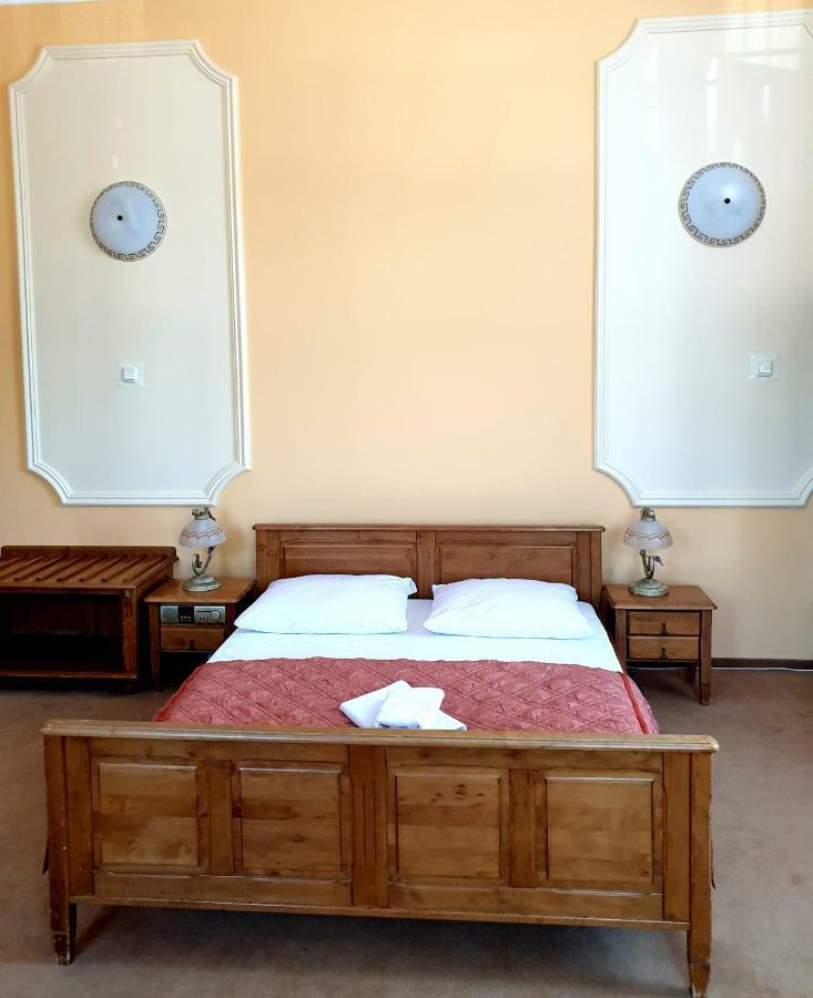 Hotel Palacyk Легница Екстериор снимка