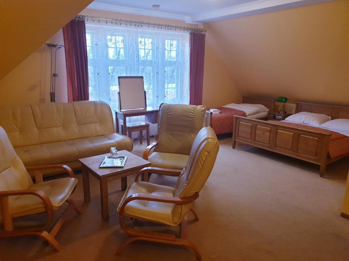 Hotel Palacyk Легница Екстериор снимка